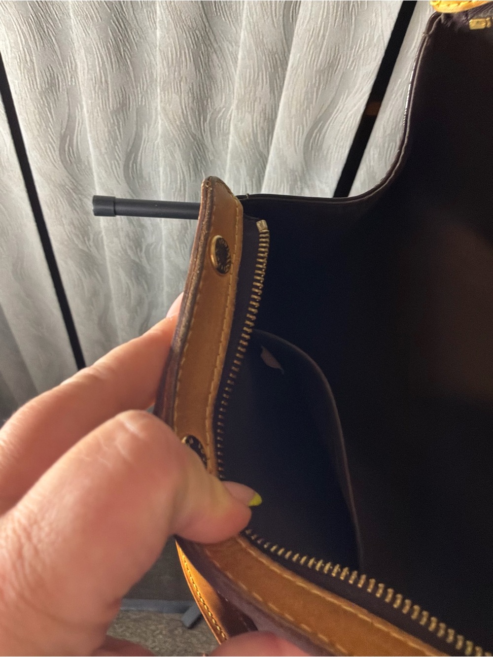 Louis Vuitton Brea MM in Amarante Vernis Leather - Picture 3 of 5